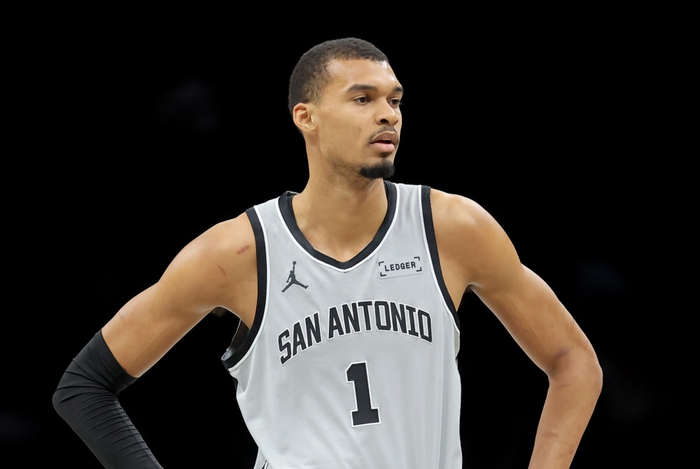 文班亚马创历史纪录：连续三年150+盖帽+100+三分