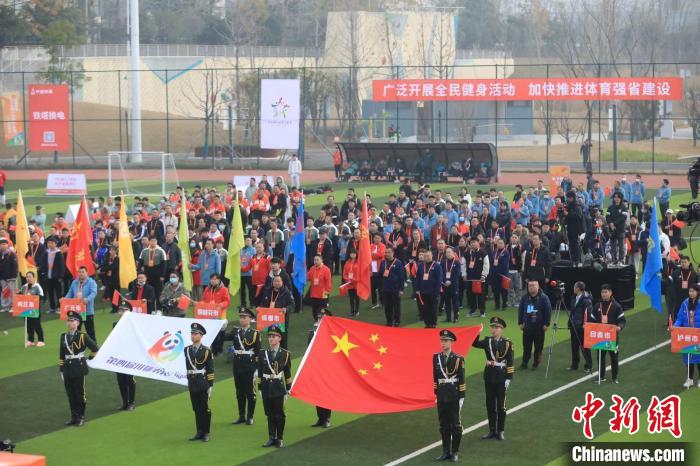 第四届川籍农民工运动会开幕。　王磊 摄