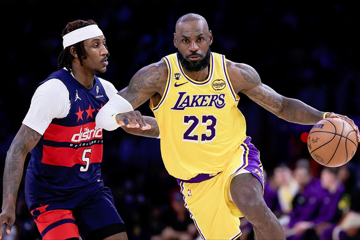 老詹刷新三双纪录 布朗尼首秀助湖人大胜奇才