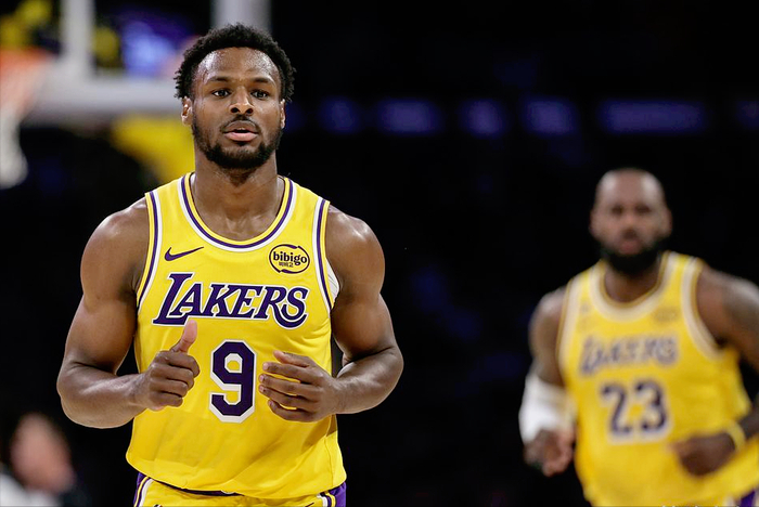 老詹刷新三双纪录 布朗尼首秀助湖人大胜奇才