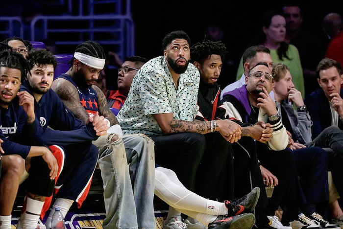 老詹刷新三双纪录 布朗尼首秀助湖人大胜奇才