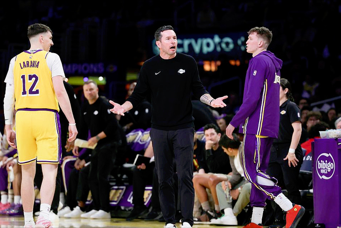 老詹刷新三双纪录 布朗尼首秀助湖人大胜奇才