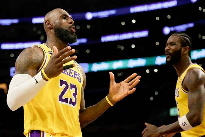 老詹刷新三双纪录 布朗尼首秀助湖人大胜奇才