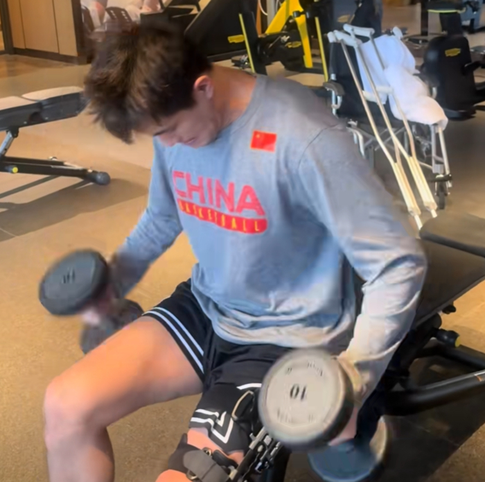 郭艾伦左膝ACL断裂伤情曝光 复出之路充满挑战