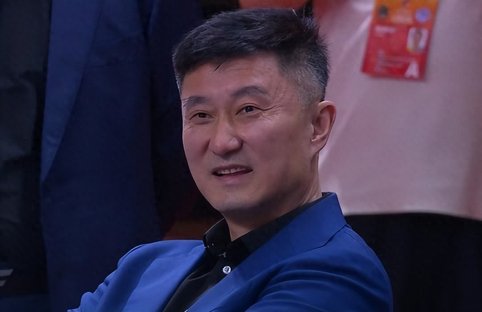 广东男篮双塔碾压广州队 30分悬殊比分定胜负